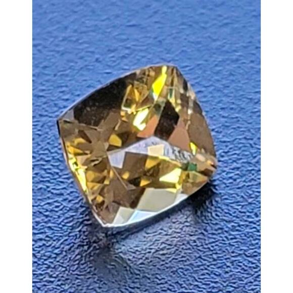 Gorgeous 7.75 Carat Champagne Color Heliodor! - Picture 4 of 7